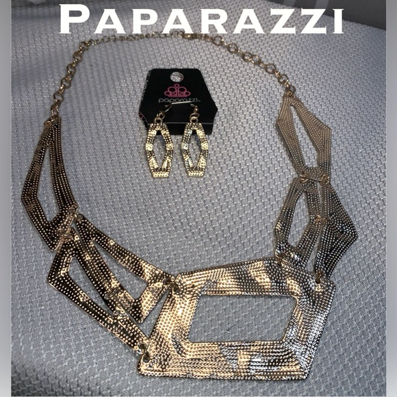 paparazzi Jewelry - 🔴NWT/IP Paparazzi Reversible Gold Necklace L:9in & Earrings L:2in